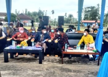 Ketua DPRD Tanjab Barat Hadiri Acara Penyalaan Listrik Untuk 19 Desa