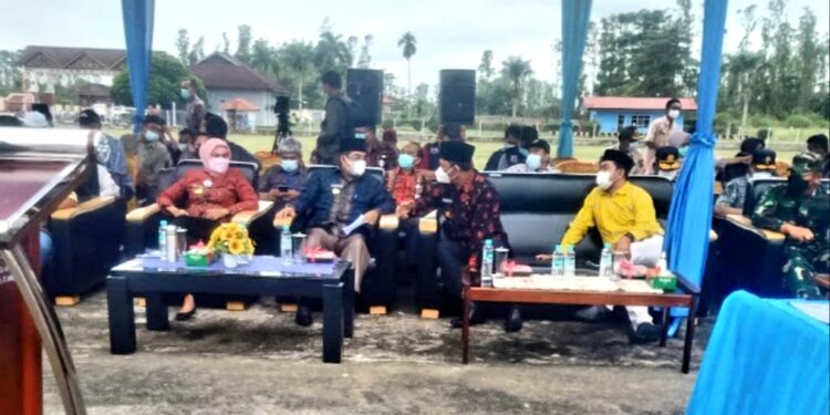 Ketua DPRD Tanjab Barat Hadiri Acara Penyalaan Listrik Untuk 19 Desa