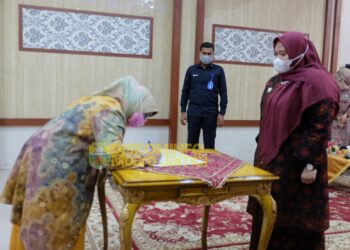 Bupati Muaro Jambi Dilantik Oleh Bunda Paud Provinsi Jambi Hj. Rahimah fachrori