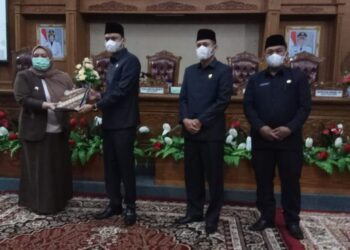Rapat Paripurna, DPRD Muaro Jambi Sampaikan LKPJ Bupati TA 2020