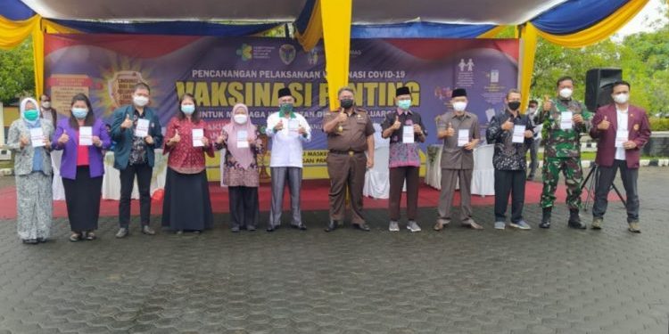 Pemkab Batanghari Laksanakan Suntik Vaksin Pertama