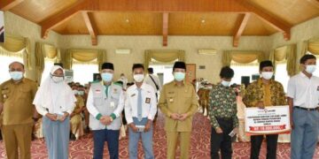 Gubernur Jambi Serahkan Bantuan Biaya Pendidikan Untuk Memotivasi  Mewujudkan Prestasi