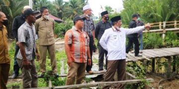 Bupati Tanjab Barat Tinjau Langsung Pintu Air Di Desa Tungkal