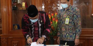 Sekda Sudirman Serahkan SK Penetapan Lokasi Pengadaan Tanah Pembangunan Jalan
