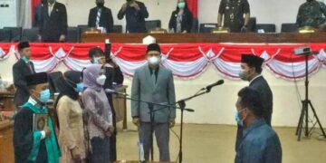 Bunga dan Jamilah Resmi Dilantik Jadi Anggota DPRD Tanjab Barat
