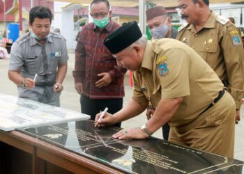 Bupati Tanjab Barat Resmikan Proyek Sarana Fisik 2016-2020
