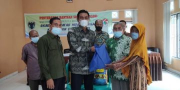 Bupati Batanghari Fadhil Arief Serahkan Ratusan Paket Sembako di BKAD Muara Bulian
