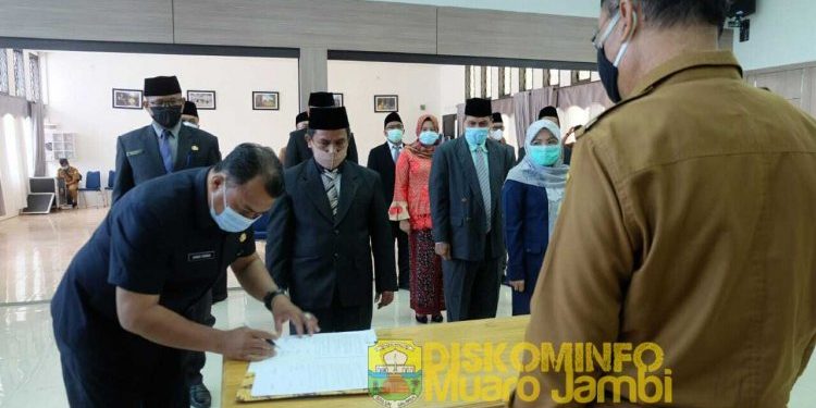 Belasan Pejabat Sekretariat DPRD Muaro Jambi Dilantik