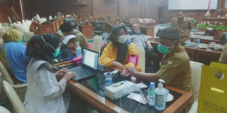 Puluhan Anggota Dewan Muarojambi Divaksin Covid-19