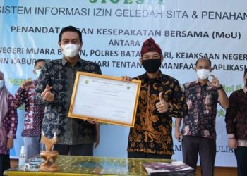 Bupati Batanghari Hadiri Peluncuran Aplikasi SIGESIT
