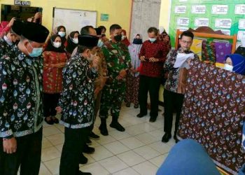 Bupati Tanjab Barat Launching Batik Khas