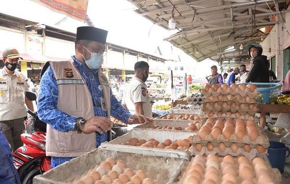 Pantau Ketersediaan Pangan Jelang Ramadhan, Sekda Sidak ke Pasar Angso Duo