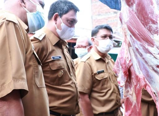 Jelang Idul Fitri, Wabup Hairan Tinjau Harga Daging dan Bahan Pokok