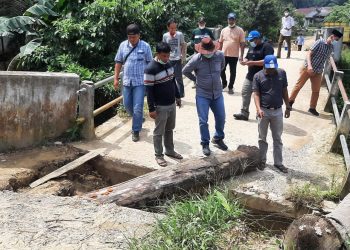 Wakil Bupati Tinjau Kondisi Jembatan Yang Rusak di Desa Intan Jaya