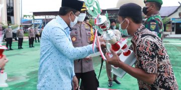 Anwar Sadat Serahkan Hadiah Pemenang Lomba Festival Dai Cilik dan Arakan Sahur