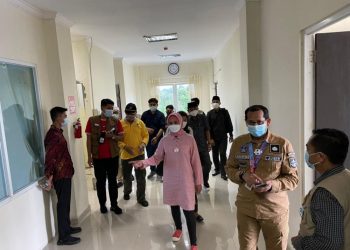 Pj Gubernur Jambi Kontrol Ruangan Isolasi di Tanjabbar dan Pos Penyekatan Arus Mudik