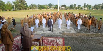 Bupati Hj. Masnah Busyro Lantik Pejabat Eselon 3 dan 4 di lapangan pendopo Kantor Bupati Muaro Jambi