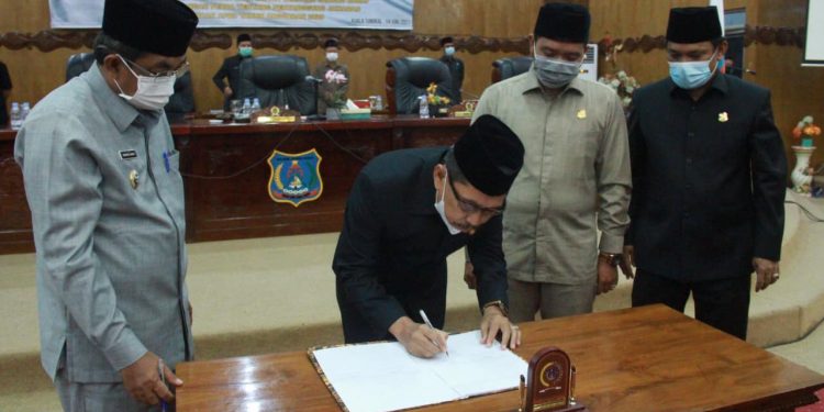 Bupati Anwar Sadat Hadiri Rapurna DPRD Dengan Agenda Penandatanganan Nota Rancangan Awal RPJMD
