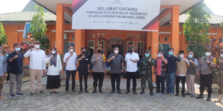 Wakil Bupati Muaro Jambi Resmikan Pelepasan Logistik Untuk Pemilu