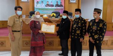 Bupati Masnah Busro Mengukuhkan Pengurus (FK BPD) Kabupaten Muaro Jambi