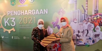 Pj.Gubernur Jambi Dianugerahi Penghargaan K3 dari Menteri Ketenagakerjaan Republik Indonesia