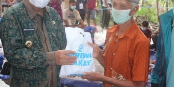 Abdullah Sani Berikan Daging Qurban Kepada Masyarakat Yang Membutuhkan