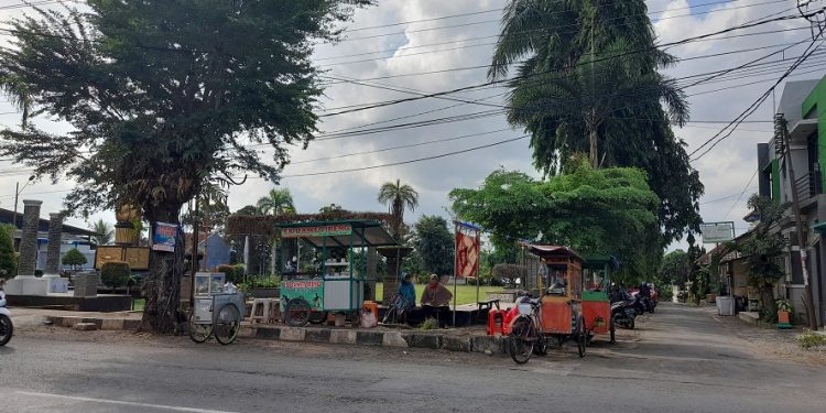 Ekonomi : Pelaku Usaha Sudah Jatuh Tertimpa Dua Tangga selama PPKM Level 4