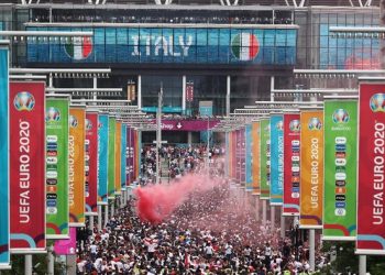 Rusuh! Suporter Tanpa Tiket Terobos Wembley
