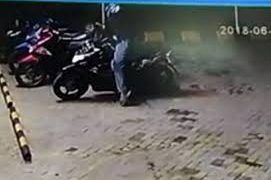 Motor Hilang Parkir Hanya 3 Meter, Ternyata Pkl Lupa Mencabut Kunci
