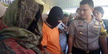 Suami Jual Istri, Layani 4 Temannya Hingga Lemas