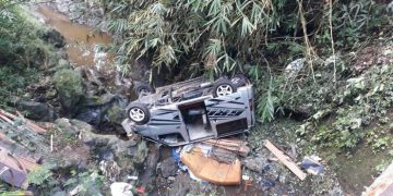 Melebihi Muatan Mobil Travel Sarat Muatan Terjun ke Jurang di Purbalingga