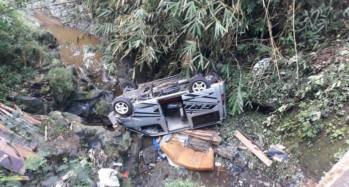 Melebihi Muatan Mobil Travel Sarat Muatan Terjun ke Jurang di Purbalingga
