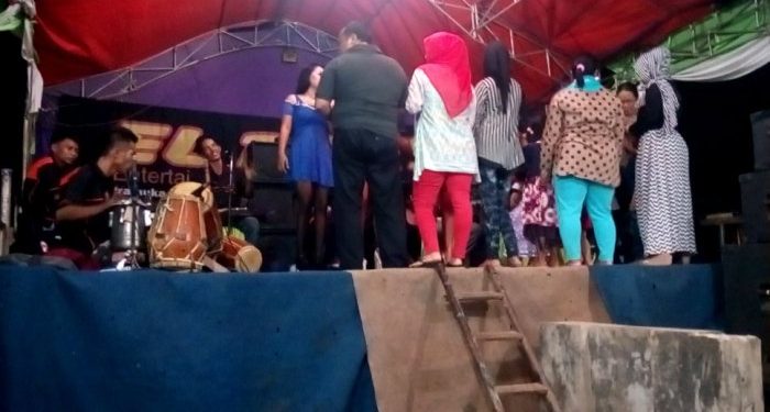 Asyik Joget Organ Tunggal, Senggol Bacok