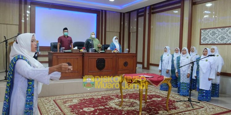 Bupati Masnah Hadir Acara Pelantikan Ketua PC BKMT Kecematan Sekernan Masa Jabatan Tahun 2021-2026