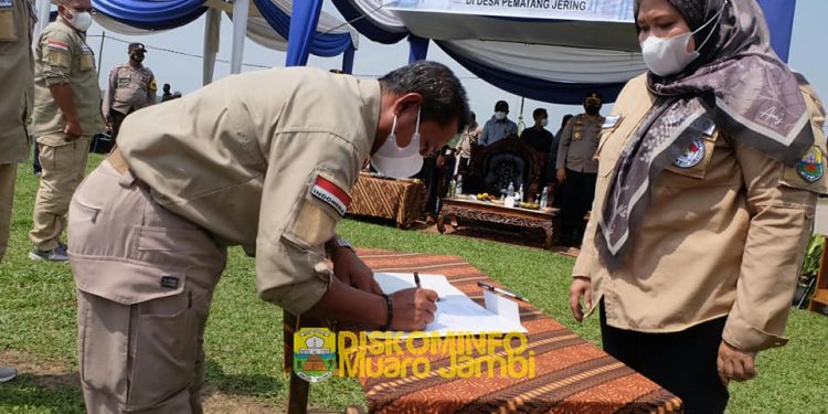 Bupati Muaro Jambi Kukuhkan Forum Komunikasi Kepala Desa Wilayah Jaluko