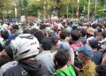 Jokowi Usai Bagi-bagi Sembako Picu Kerumunan di Grogol