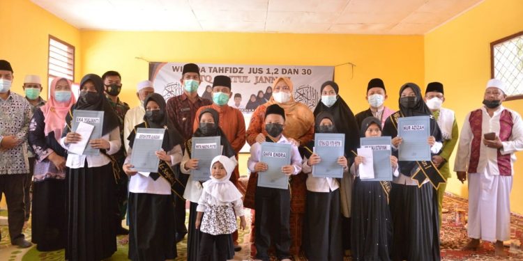 Bupati Muaro Jambi Hadiri Wisuda Tahfis Qur an Baitul Jannah Desa Sakean