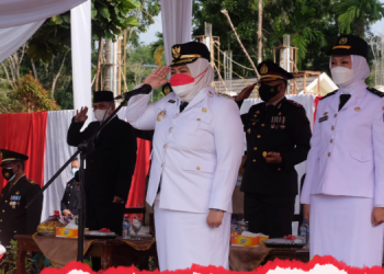 Bupati Masnah Jadi Insfektur Upacara Penaikan Bendera HUT RI Ke-76