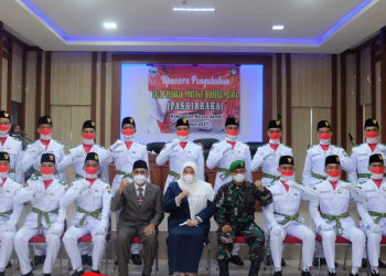PASKIBRAKA Muaro Jambi di Kukuhkan Bupati Masnah Busyro