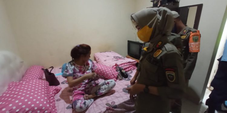 Empat Pasangan Satu Kamar Indekos, Tak Mampu Tunjukkan Buku Nikah di Tahan