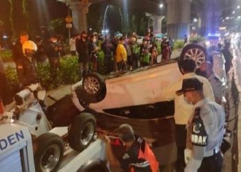 Kecelakaan di Jakarta Timur, Mobil Tabrak Separator Busway
