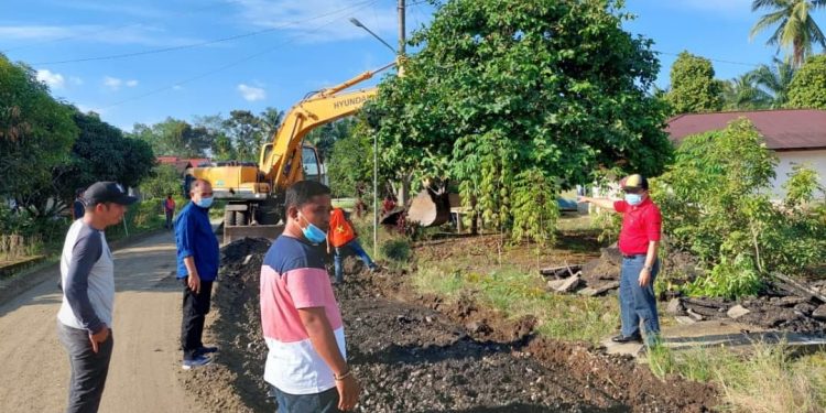 Gubernur Al Haris Tinjau Perbaikan Jalan Pulau Rengas-Muaro Siau