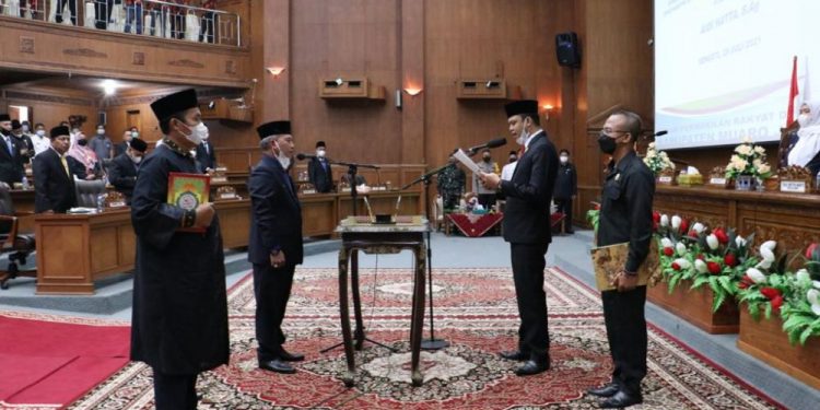 Yuli Setia Bhakti Resmi Lantik Aidi Hatta Sebagai Anggota DPRD Muaro Jambi
