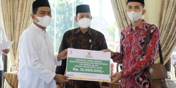 Bentuk Program Jambi Bersedekah, Al Haris Berharap Dapat Membantu Masyarakat