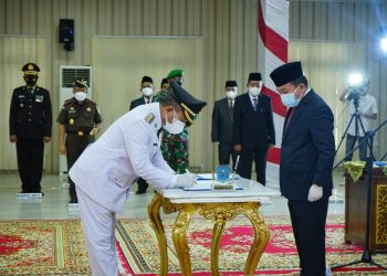 Gubernur Al Haris Merasa Terharu Saat Lantik Gurunya Sebagai Bupati Merangin