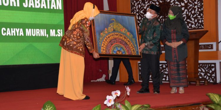 Pj Gubernur Serahkan Memori Jabatan Pada Gubernur Al Haris