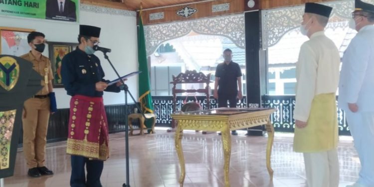 Wabup Batanghari Lantik 74 Pejabat Administrator dan Pengawas