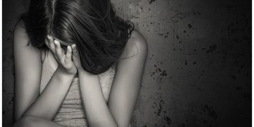 Bejat “Ayah Tiri Paksa Layani Hasrat, Anak Tiri Cantik Digarap Sampai Hamil