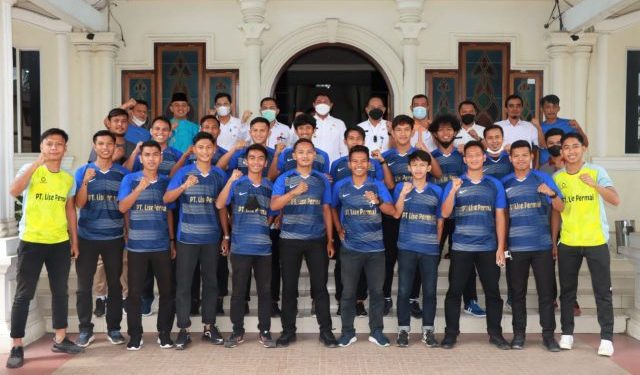 Wabup Melepas Tim Sepak Bola Tanjab Barat Mengikuti Piala Gubernur Cup 2022