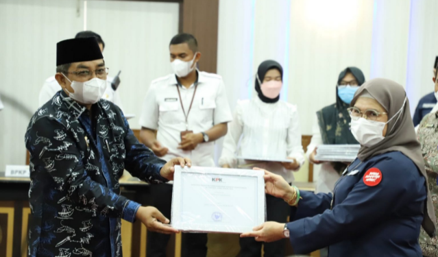 Pemkab Tanjab Barat Raih 3 Penghargaan dari KPK